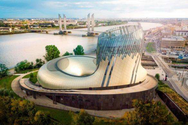 La Cité du Vin récolte 347 739 € aux enchères