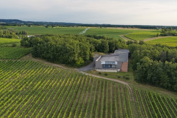Irriguer et traiter la vigne avec les eaux de son chai