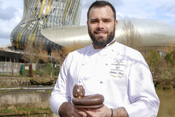 La cité du vin en chocolat et en bordeaux