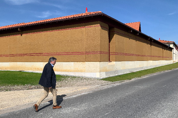 Chai en terre crue et pisé pour ce cru classé qui a tout pigé à l’écoconception