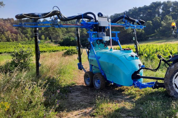 Exit le pneumatique, place au jet porté pour bien protéger les vignes