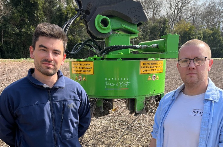 Une machine pour récolter les sarments de porte-greffes de vignes