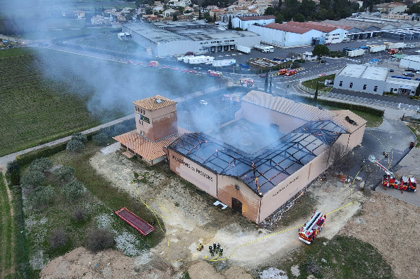 'Bouteilles parties en fumée et bâtiment détruit' après l'incendie des vins Jeanjean (Advini)