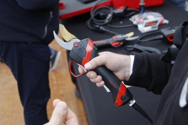  Infaco dévoile le F3020, un sécateur vigne léger et techno