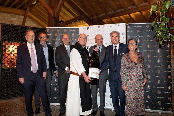 Des enchères de vins réunissent 852 750€ pour l’abbaye de Cîteaux