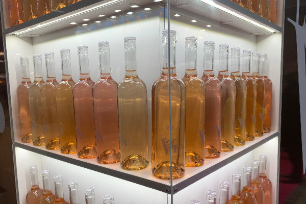 Le nouveau centre du vin rosé avance à pas de tortue
