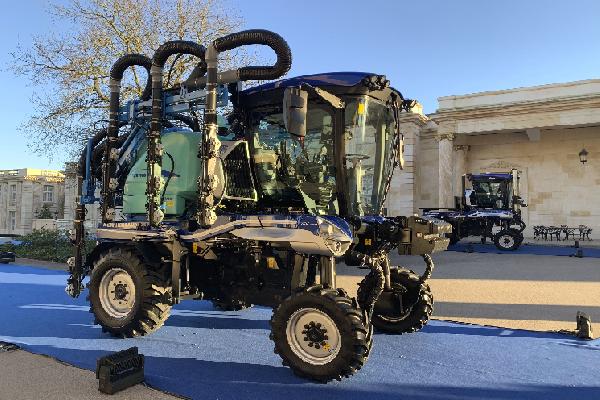  New Holland présente les enjambeurs TE6, des tracteurs 'prêts-à-porter' pour les vignes étroites