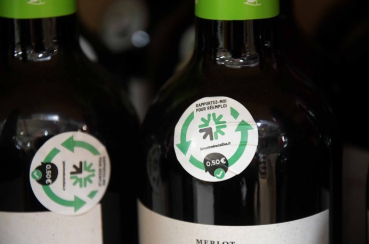 Le match environnemental entre réemploi et recyclage des bouteilles de vin