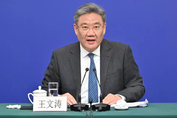 Câlinothérapie chinoise pendant que les menaces planent sur les cognacs et armagnacs