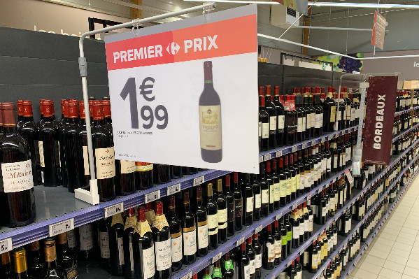 Les vins à prix cassés se cassent la figure en grande distribution, -20 % en dessous de 3 € !