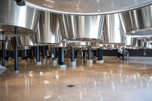 Plus de cuves que de parcelles dans le nouveau chai de Branaire-Ducru