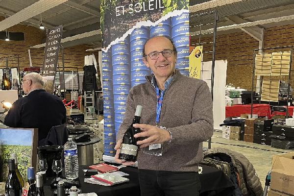 'Ils tendent leur verre et ne posent pas de questions', gérer les pique-assiette sur un salon est tout un art