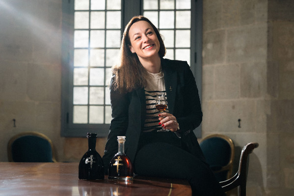Agathe Boinot signe les cognacs de Jay-Z