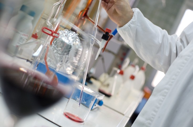 Ce que dit, et ne dit pas, l'alerte au PFAS dans les bouteilles de vin : retour aux faits