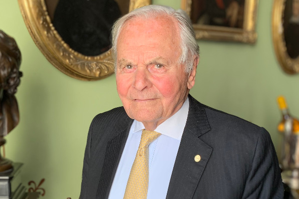 Bernard Magrez réfute avoir passé la main et ses vins au Crédit Agricole