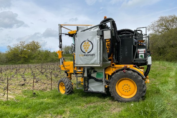 Nouveau pulvé confiné pour vignes étroites chez Grégoire