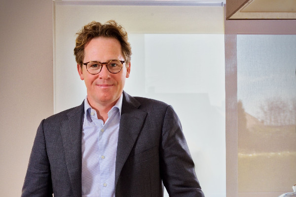 Jean-Baptiste Favre directeur général France du capsulier-bouchonnier Crealis