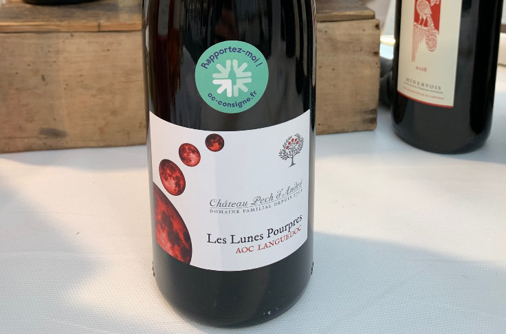 Comment cette bouteille de vin passe la consigne