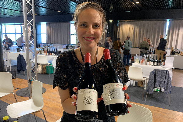 3 innovations de salon : étiquette polissonne, cuvée collective et bouteille irisée