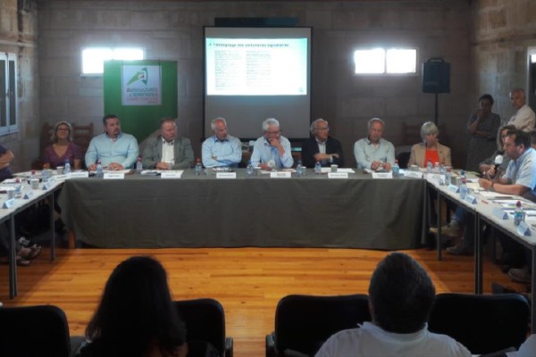 Nouvelle version de la charte entre riverains et viticulteurs de Bordeaux