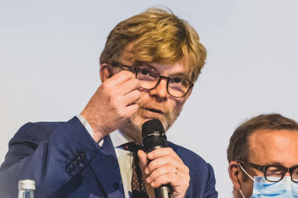 Marc Fesneau prend le ministère de l’agriculture… et les dossiers chauds de la viticulture !