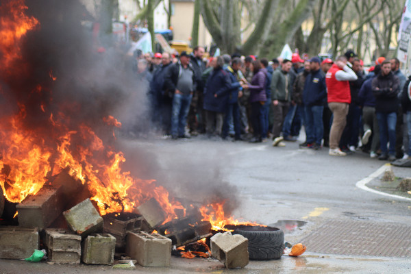 Colère vigneronne contre les contrôles des Zones de Non-Traitement (ZNT)