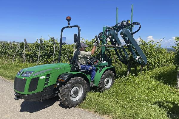  Faute de main-d’œuvre, le relevage des vignes se mécanise