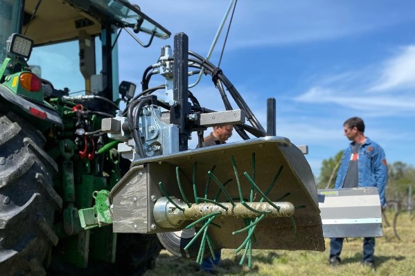 Bahr tout à l’épamprage et à la tonte
