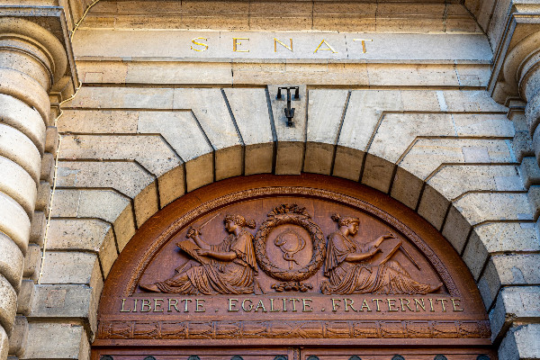 Pas de loi Évinfluenceur pour la communication des vins, bières et spiritueux