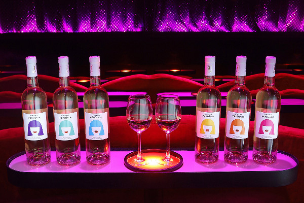 La revue osée du Crazy Horse revue en rosé