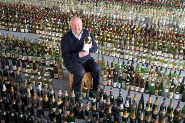 Une collection de milliers de bouchons de vin datés de 1700 à nos jours