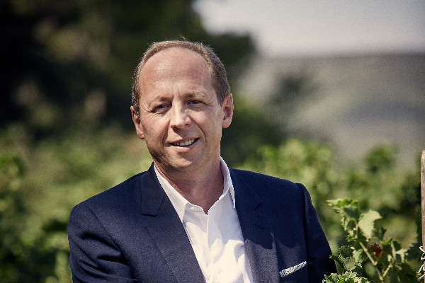 'Mettons l’argent dans la distribution et pas dans la distillation de vins'