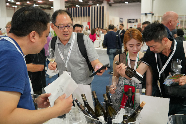 ProWein revient à Hong Kong et Vinexpo teste Singapour