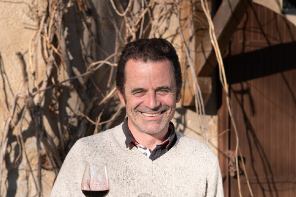 Cyril Marès succède à Bernard Angelras à la tête des vins des Costières de Nîmes