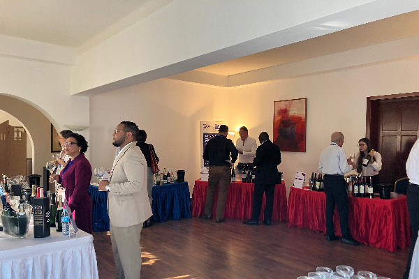 Les vins français en challengers de la domination portugaise en Angola