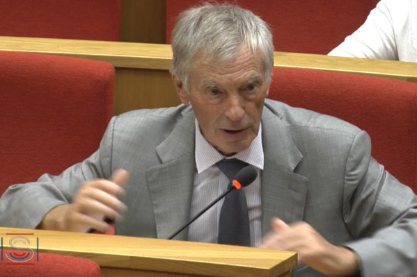 Le vin perd son plus zélé élu, Gérard César