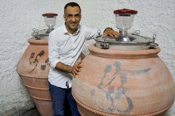 En Dordogne, Masrour Makaremi entretient la mémoire du vin perse