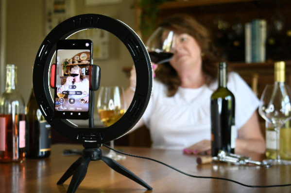 La justice met en sursis les partenariats influenceurs et vin