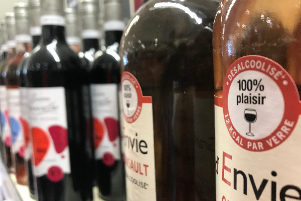Les vins tranquilles dévissent de 4 %, le sans alcool bondit de 10 %