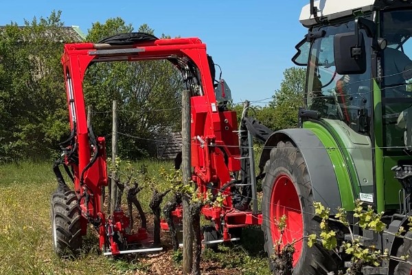 [VIDEO] Acolyte III, un porte-outil vigneron pour tout chauffeur