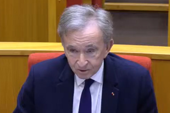 Pas 1 200 suppressions d’emplois chez Moët Hennessy, mais 1 200 départs non remplacés pour Bernard Arnault