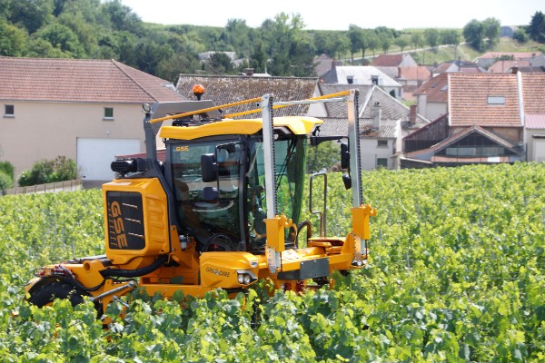 Avec le GSE Grégoire étend sa gamme de tracteurs enjambeurs pour vignes étroites