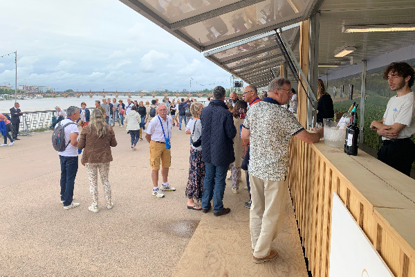 Les vins de Bordeaux 'probablement les seuls à pouvoir' organiser une fête à 2,3 millions €