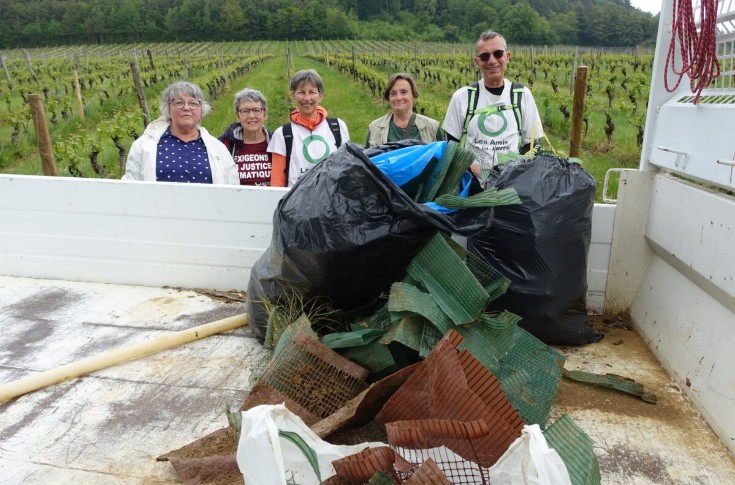 Ils ne veulent plus voir de plastique dans les vignes de Côte d’Or