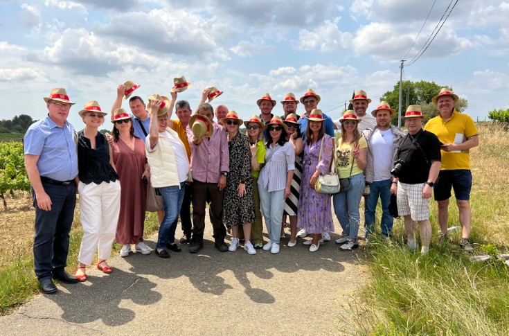 Des vignerons Ukrainiens échappent à la guerre le temps d’une visite du Languedoc