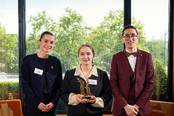 Ségolène Hasselvandergo remporte le Ruinart sommelier challenge 2023