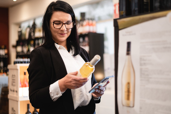 Des simplifications de l’étiquetage obligatoire des ingrédients du vin, mais pas (encore ?) de délai dérogatoire   