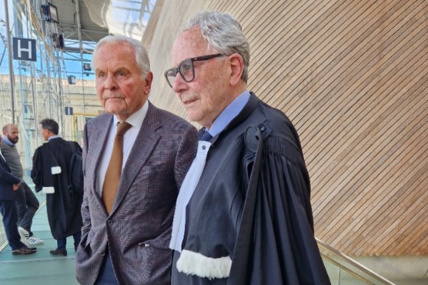 Condamné à 5 000 €, Bernard Magrez fait appel pour sauver sa cabane vigneronne