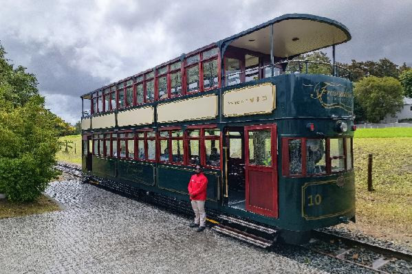  En Afrique du Sud, un tram véhicule les oenotouristes de cave en cave