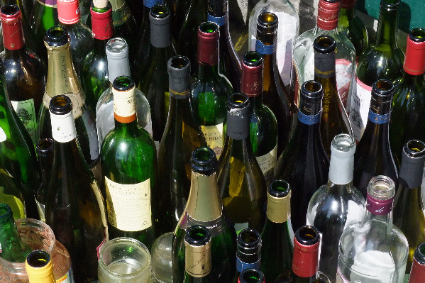 La 'généralisation' du réemploi des bouteilles de verre intéresse et interroge la filière vin